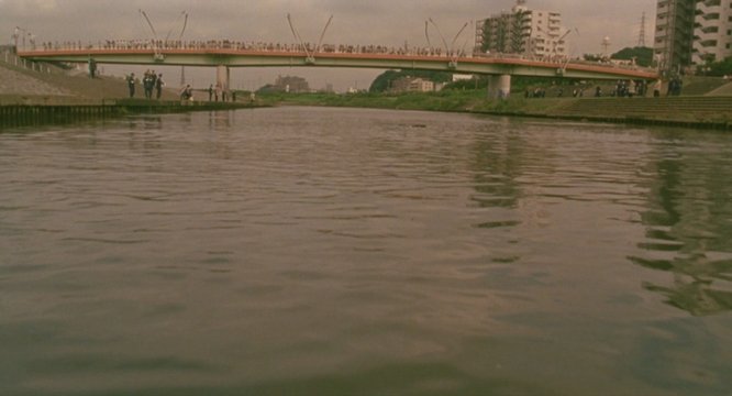 橋上の追跡シーン